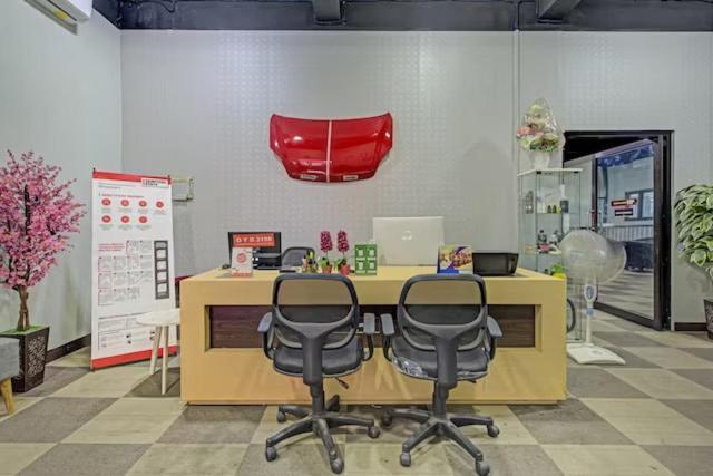 Super Oyo Capital O 3198 Sukomanunggal Inn Сурабая Экстерьер фото