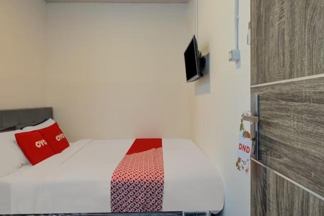 Super Oyo Capital O 3198 Sukomanunggal Inn Сурабая Экстерьер фото
